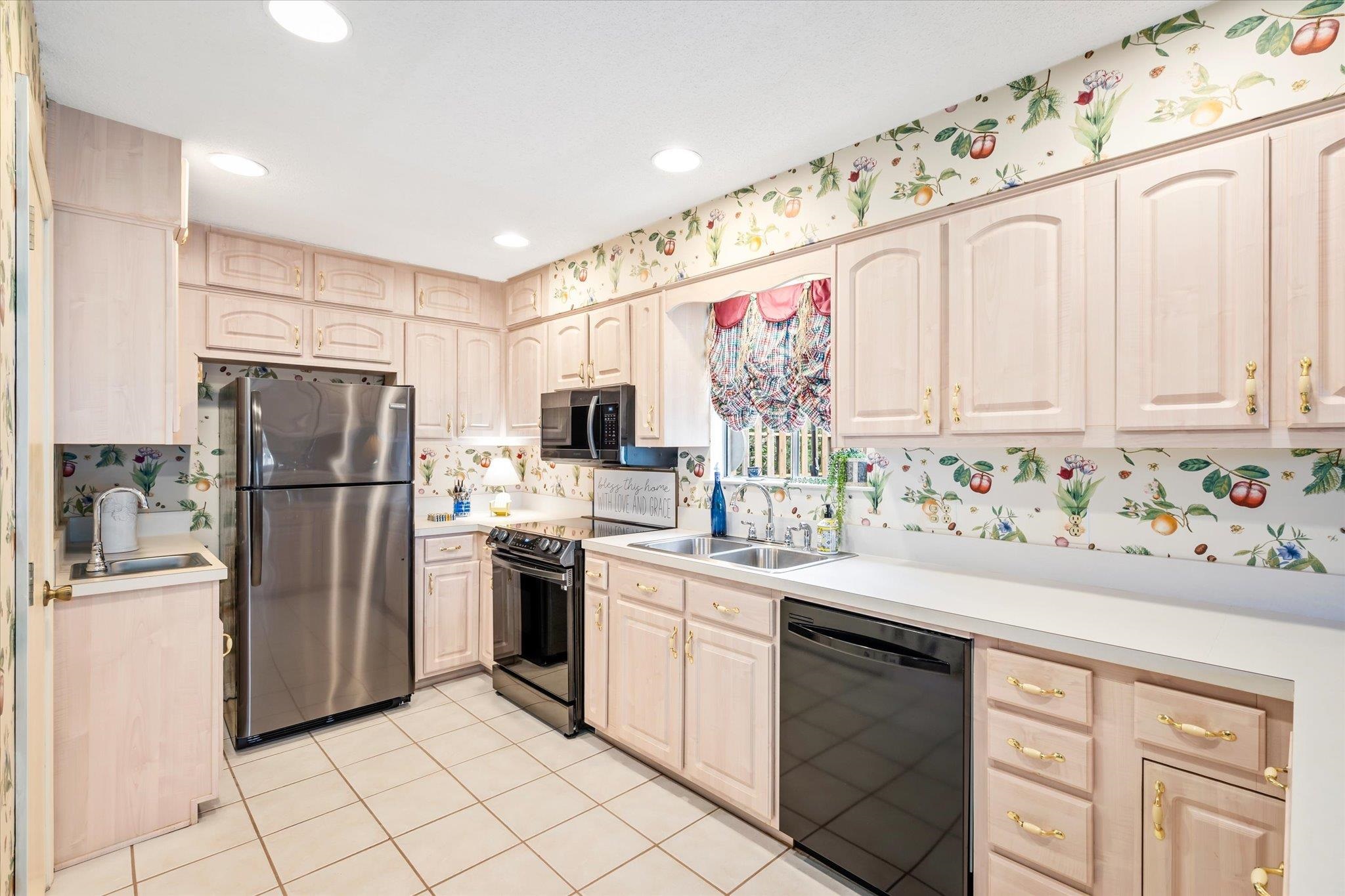 628 East Pedigo Avenue Foley, AL 36535 - Photo 13 of 46
