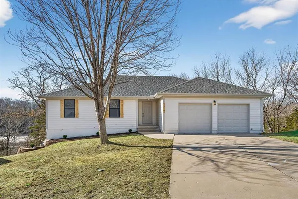 $420,000 | 2619 Southwest Morningside Drive, Blue Springs, MO 64015