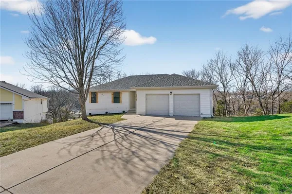 $420,000 | 2619 Southwest Morningside Drive, Blue Springs, MO 64015