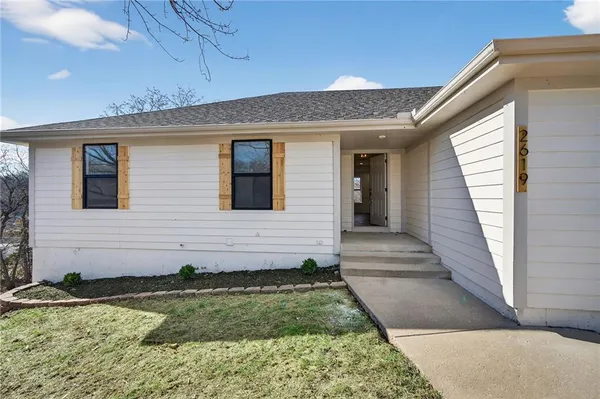 $420,000 | 2619 Southwest Morningside Drive, Blue Springs, MO 64015