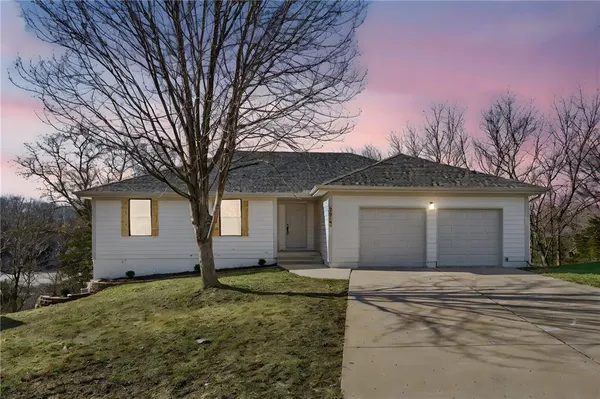 $420,000 | 2619 Southwest Morningside Drive, Blue Springs, MO 64015