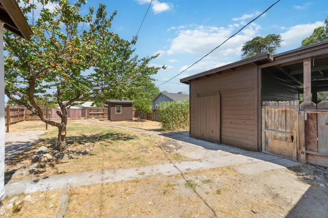 a view of a backyard of the house