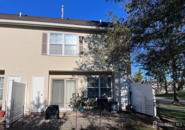 $450,000 | 40 Townsend Court, Franklin Park, NJ 08823