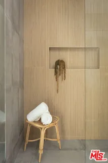 $1,549,000 | 4100 Don Diablo Drive, Los Angeles, CA 90008