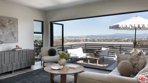 $1,549,000 | 4100 Don Diablo Drive, Los Angeles, CA 90008