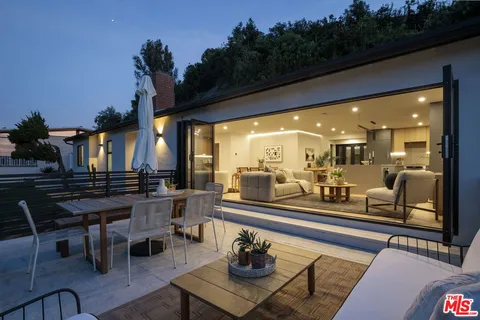 $1,549,000 | 4100 Don Diablo Drive, Los Angeles, CA 90008