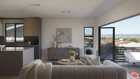 $1,549,000 | 4100 Don Diablo Drive, Los Angeles, CA 90008