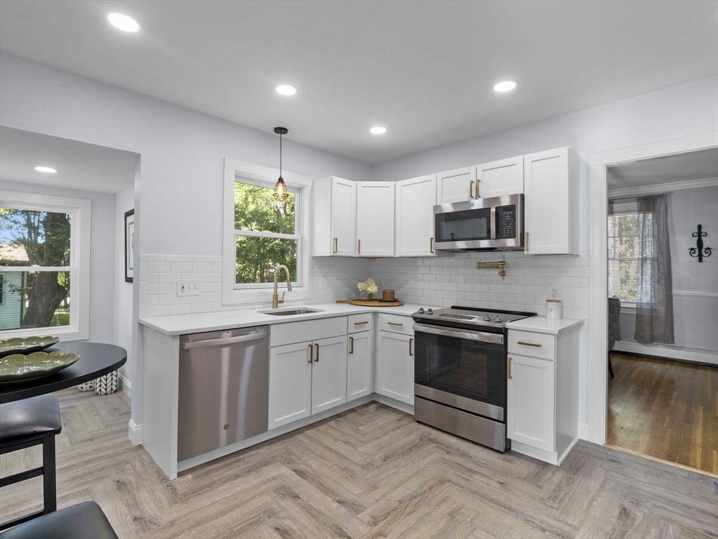 125 Phillips Brooks Road North Andover, MA 01845 - Photo 2 of 38