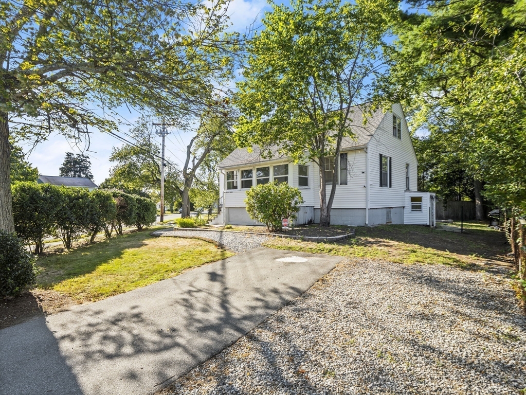 125 Phillips Brooks Road North Andover, MA 01845 - Photo 3 of 38