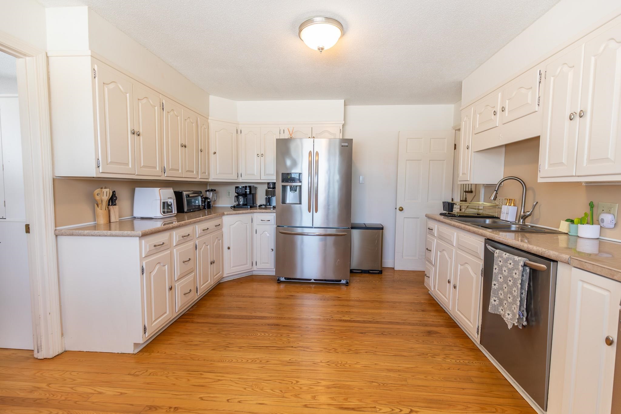 89 Butler Avenue Hinsdale, NH 03451 - Photo 13 of 46