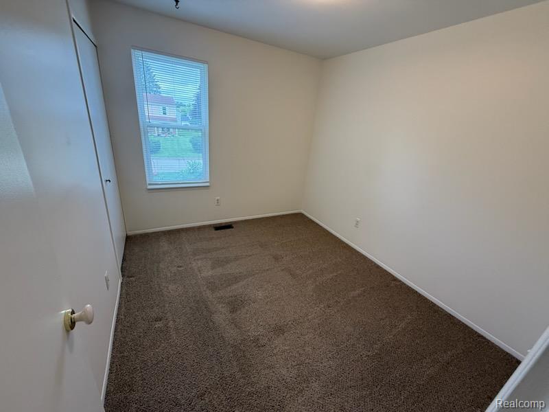 28144 Yorktown Road Farmington, MI 48331 - Photo 15 of 25 10.jpg