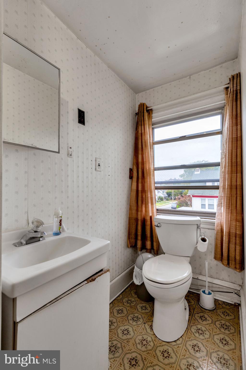 7017 Wayne Avenue Upper Darby, PA 19082 - Photo 29 of 34