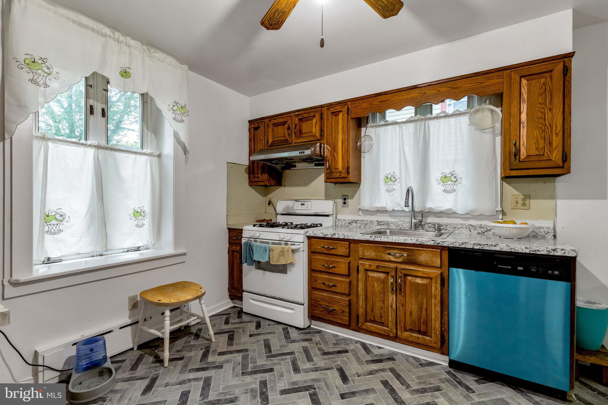 7017 Wayne Avenue Upper Darby, PA 19082 - Photo 10 of 34