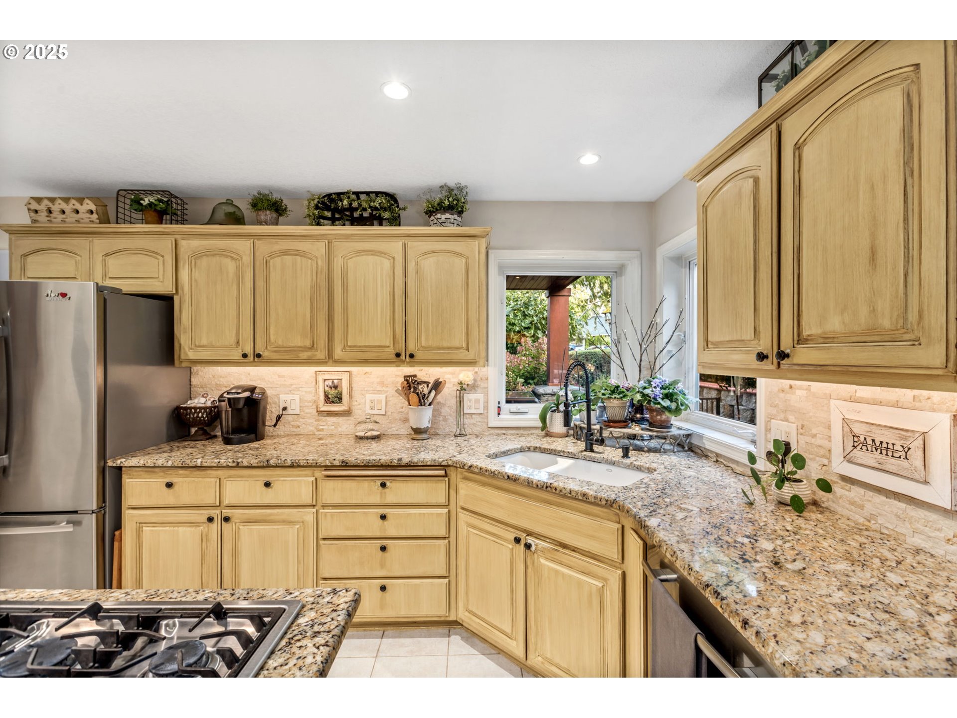 12176 Southwest Ames Lane Portland, OR 97224 - Photo 12 of 46 a kitchen with a sink stove and refrigerator