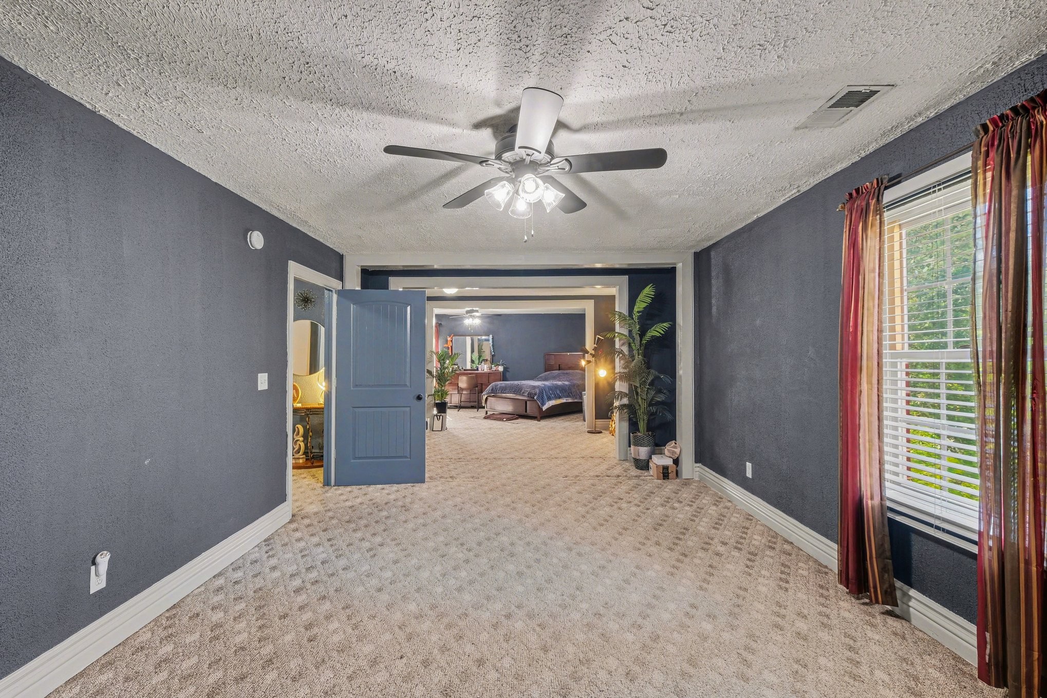 206 McKaig Road Murfreesboro, TN 37127 - Photo 22 of 36 a view of a livingroom with a chandelier fan and furniture