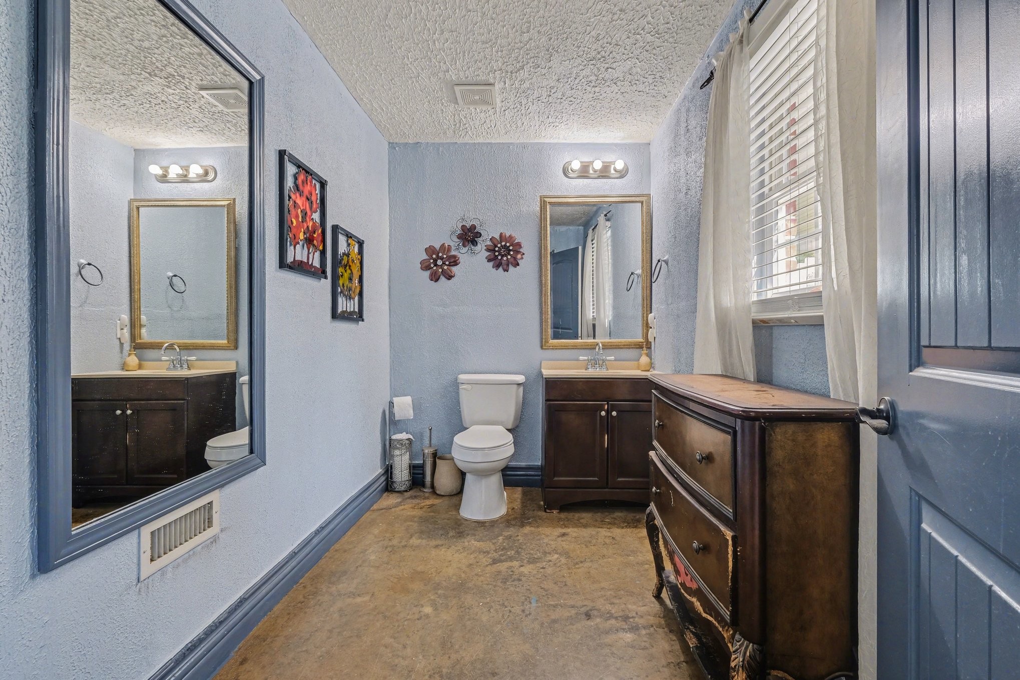 206 McKaig Road Murfreesboro, TN 37127 - Photo 10 of 36 a spacious bathroom with a toilet sink and mirror