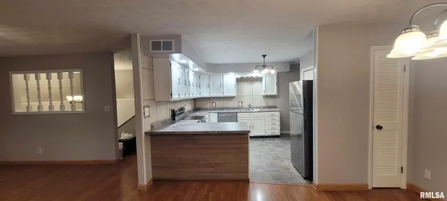 $210,000 | 18065 East Illinois Highway, Opdyke, IL 62872