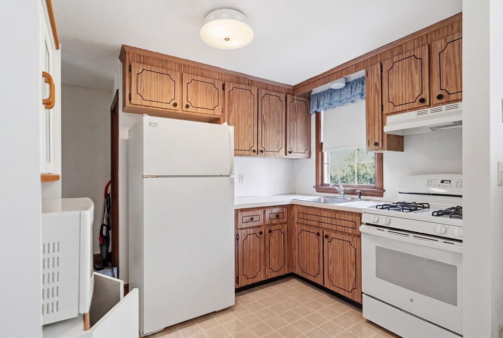98 Sumner Street Norwood, MA 02062 - Photo 12 of 42