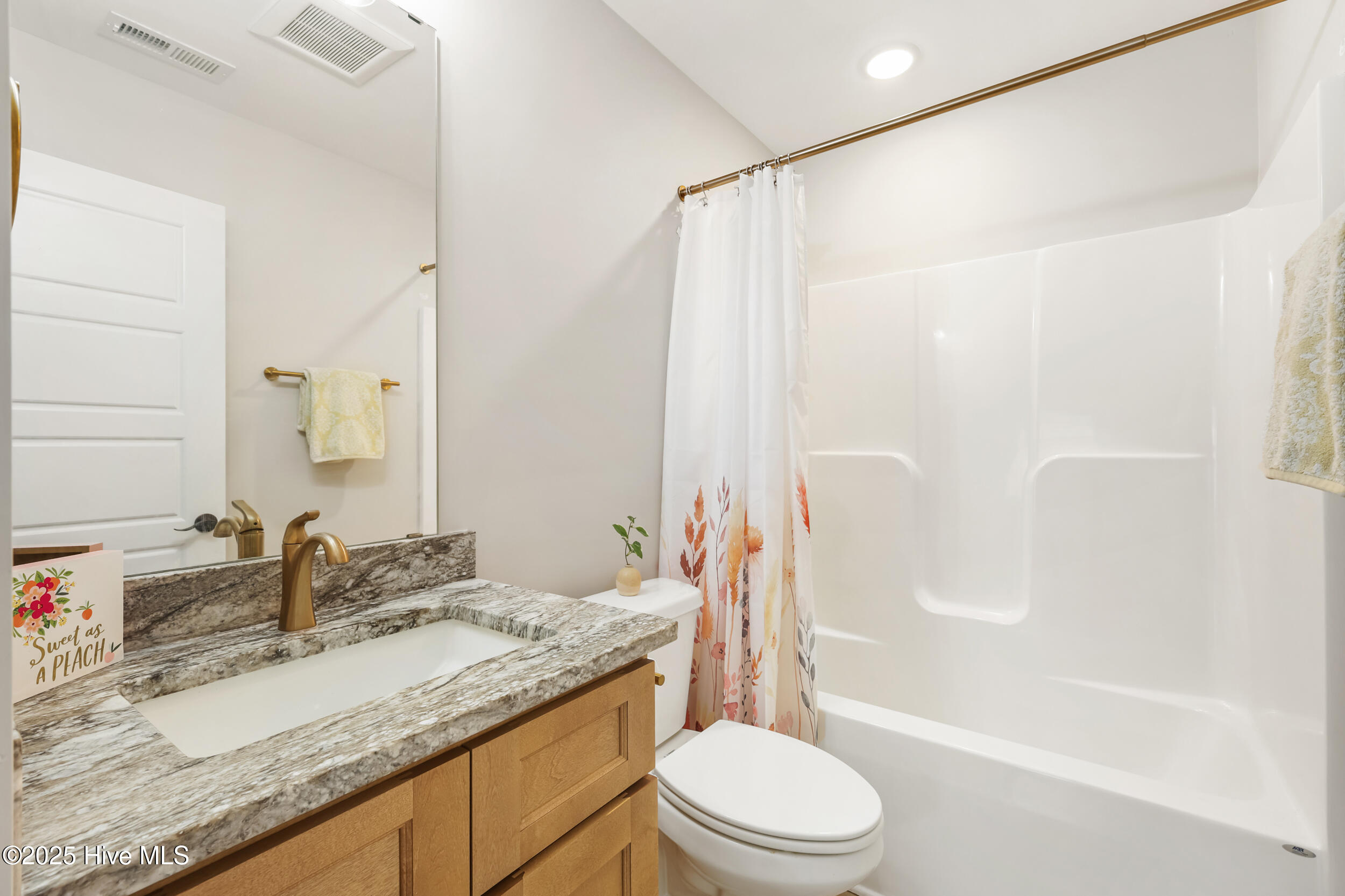 60 Greensboro Road Southport, NC 28461 - Photo 21 of 42 Guest bathroom