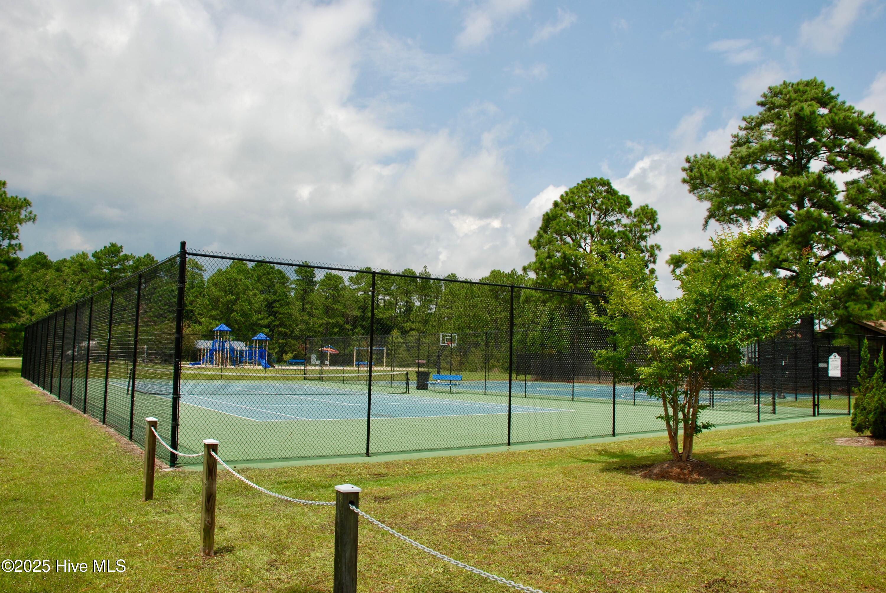 60 Greensboro Road Southport, NC 28461 - Photo 38 of 42 Tennis & Basketball Courts