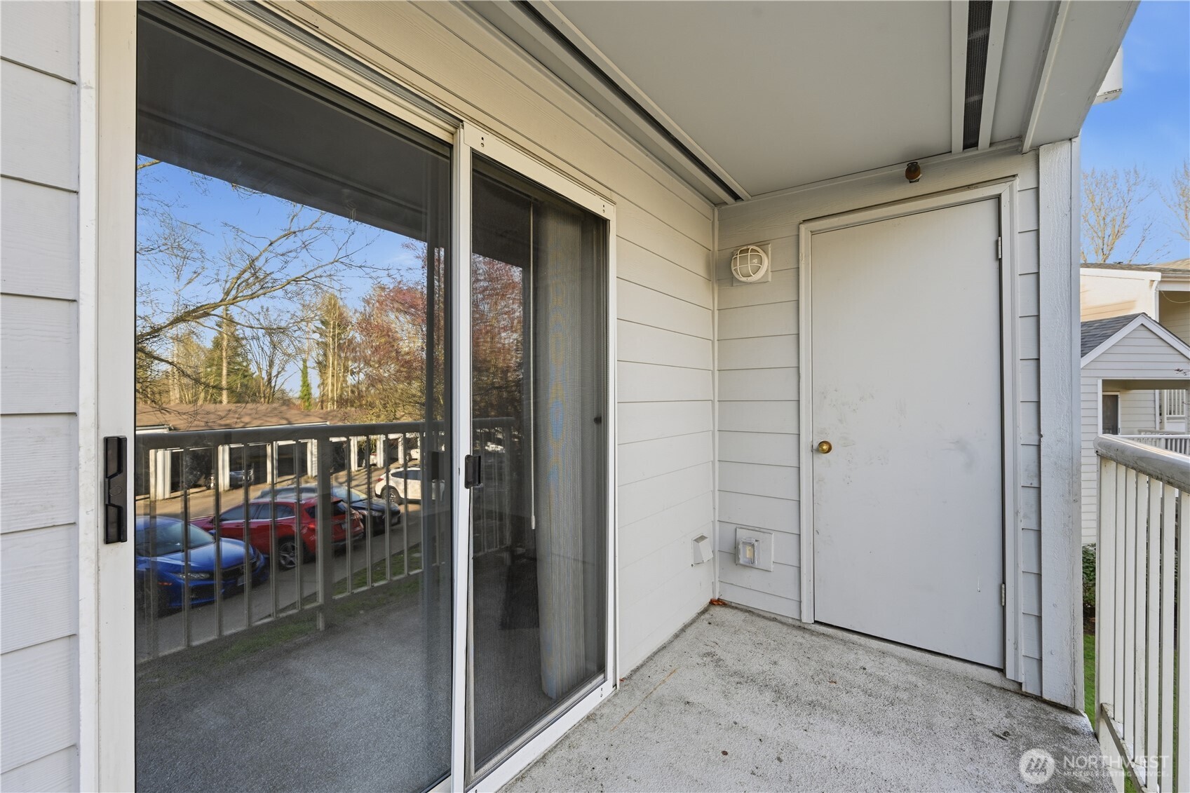 975 Aberdeen Avenue Northeast, Unit F308 Renton, WA 98056 - Photo 19 of 20 a view of a hallway with a livingroom