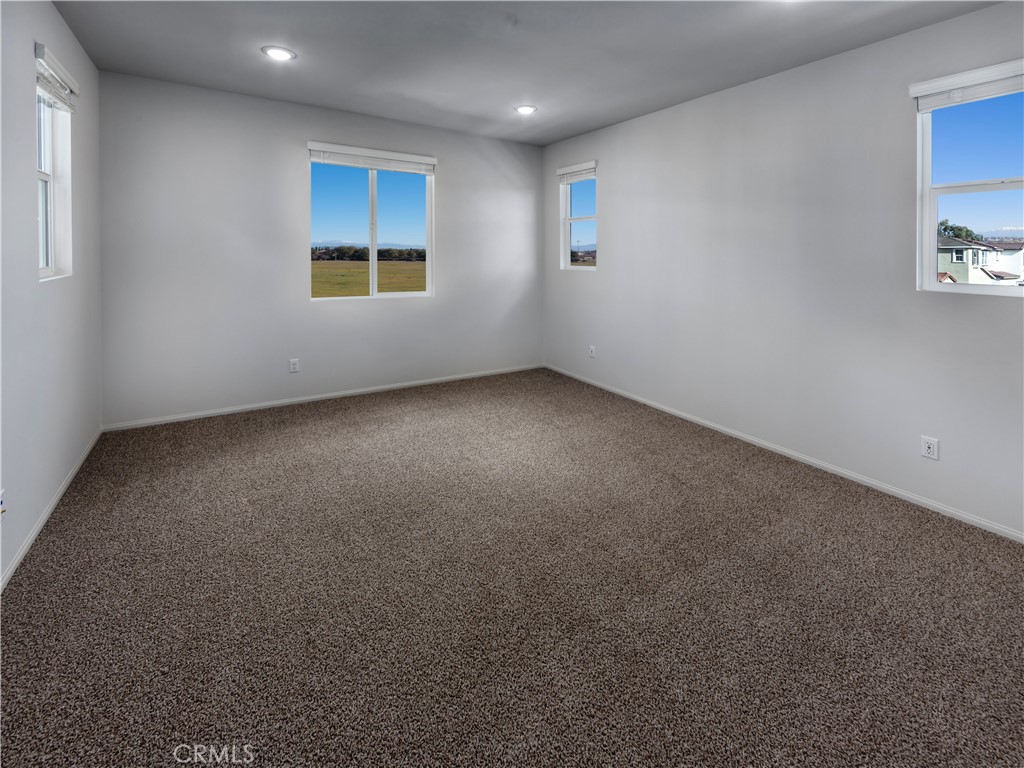 28500 Via Priorat Temecula, CA 92591 - Photo 6 of 7 an empty room with a window