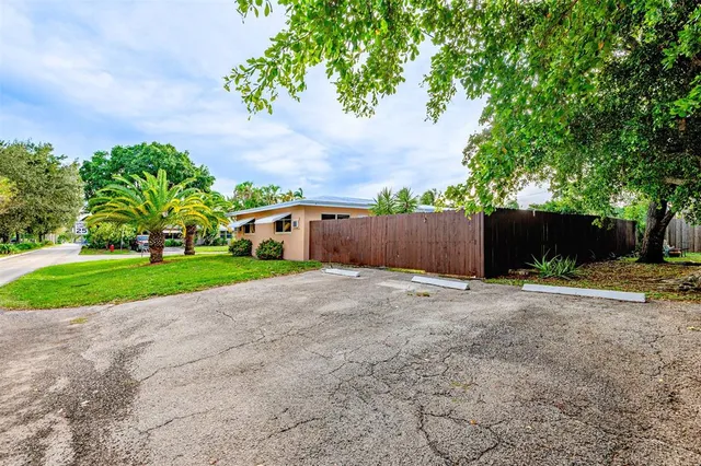 $2,395 | 2581 Northeast 11th Court, Unit 2585, Pompano Beach, FL 33062