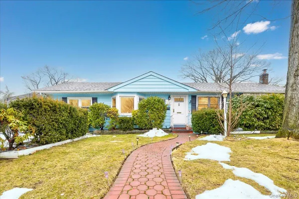 $825,000 | 1662 Greenway Boulevard, North Valley Stream, NY 11580