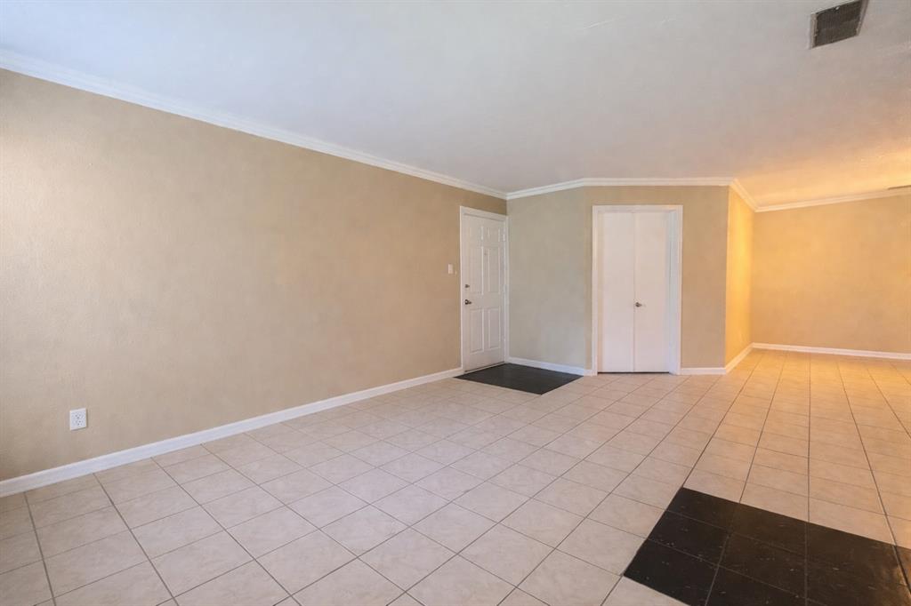 18333 Roehampton Drive, Unit 513 Dallas, TX 75252 - Photo 3 of 25 This photo has been modified with an Artificial Intelligence tool to have the tenant's furniture removed and the photo may have been altered as a result of it.