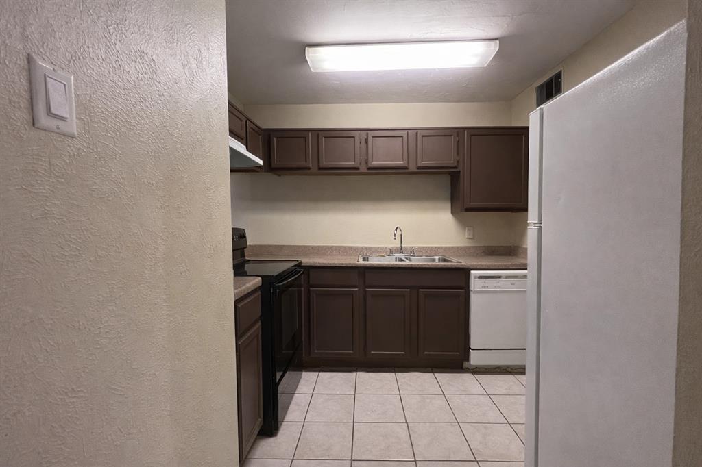 18333 Roehampton Drive, Unit 513 Dallas, TX 75252 - Photo 8 of 25 This photo has been modified with an Artificial Intelligence tool to have the tenant's furniture removed and the photo may have been altered as a result of it.
