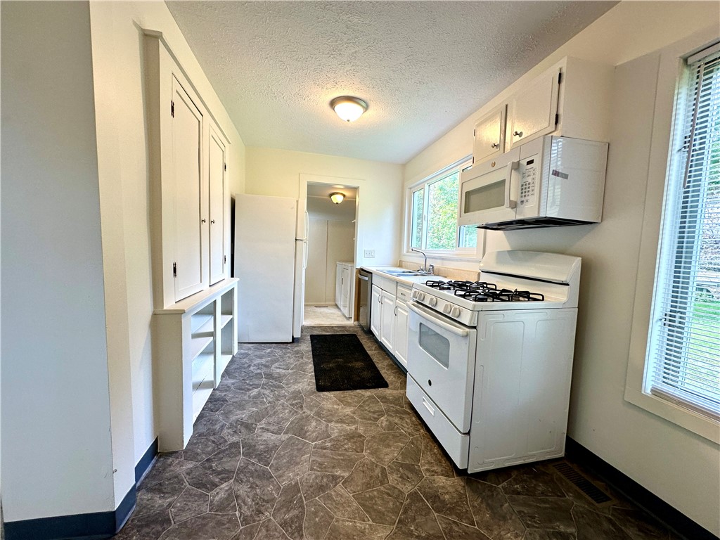 4 Cross Street Naples, NY 14512 - Photo 3 of 18