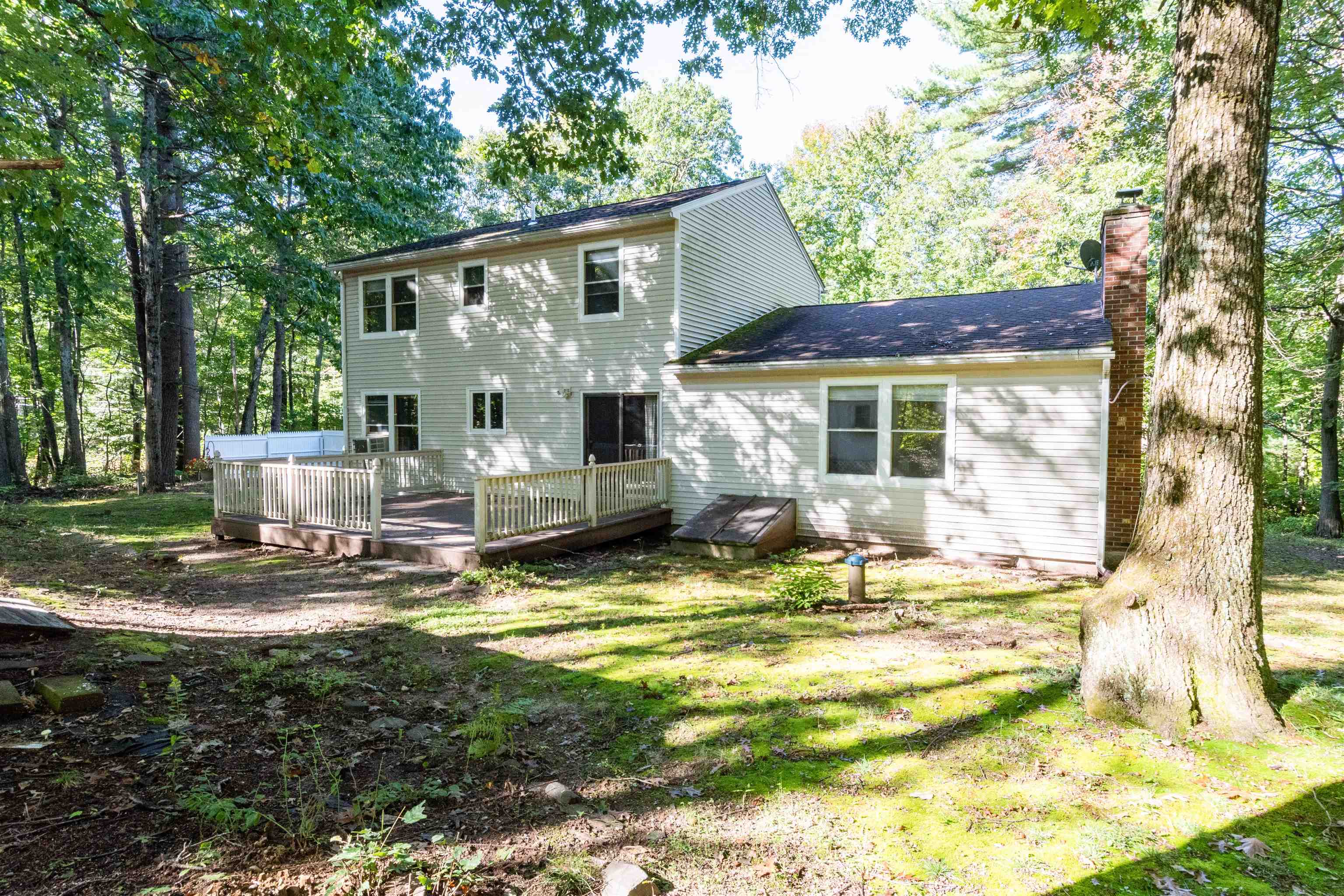 48 Mammoth Road Londonderry, NH 03053 - Photo 2 of 37