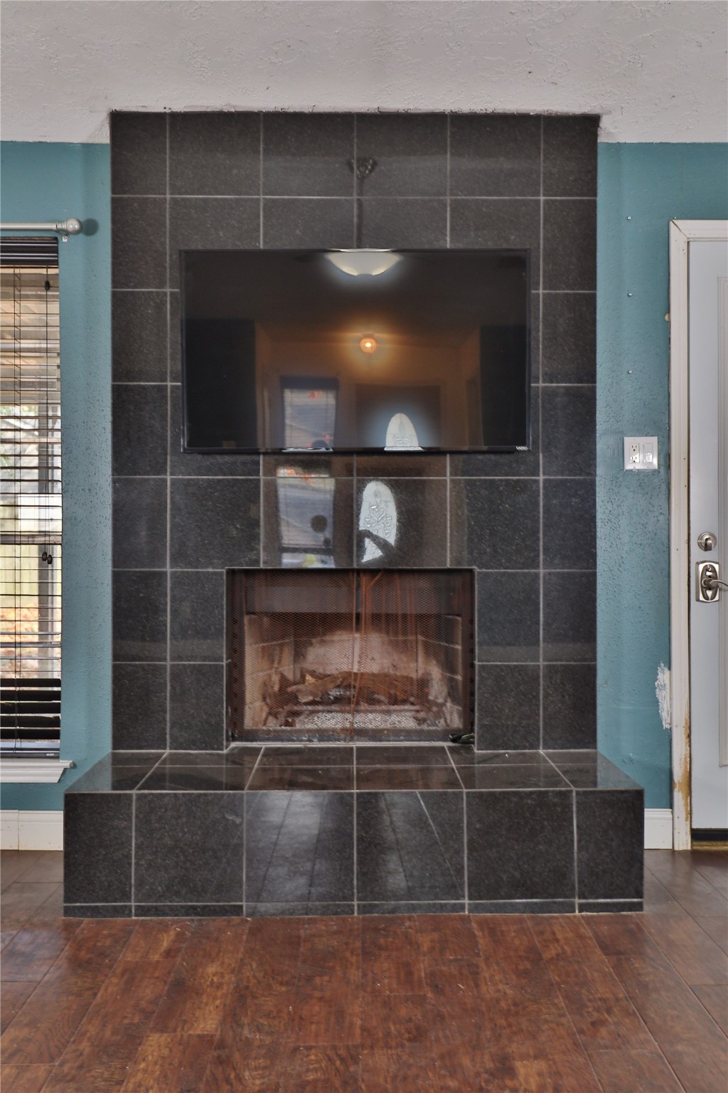 3 Ranch House Loop Angleton, TX 77515 - Photo 12 of 25 a living room with a fireplace