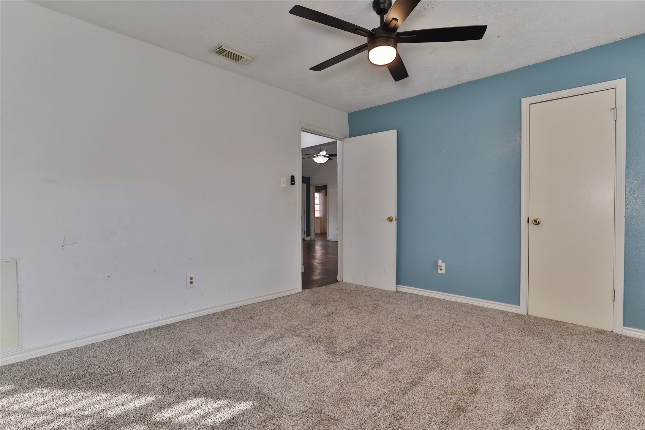 3 Ranch House Loop Angleton, TX 77515 - Photo 20 of 25 a view of an empty room with a window
