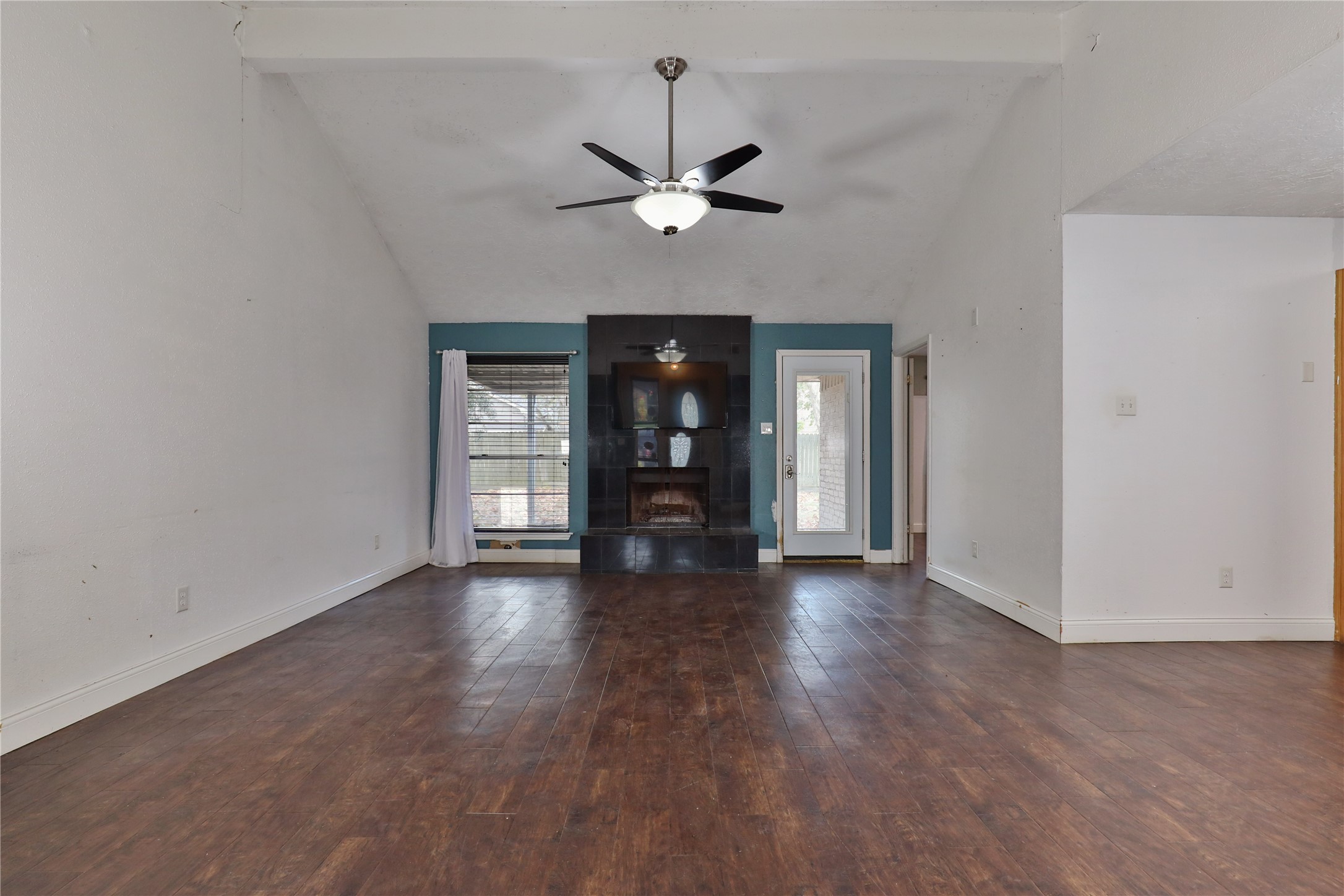 3 Ranch House Loop Angleton, TX 77515 - Photo 4 of 25 a view of a livingroom with wooden floor a ceiling fan and window