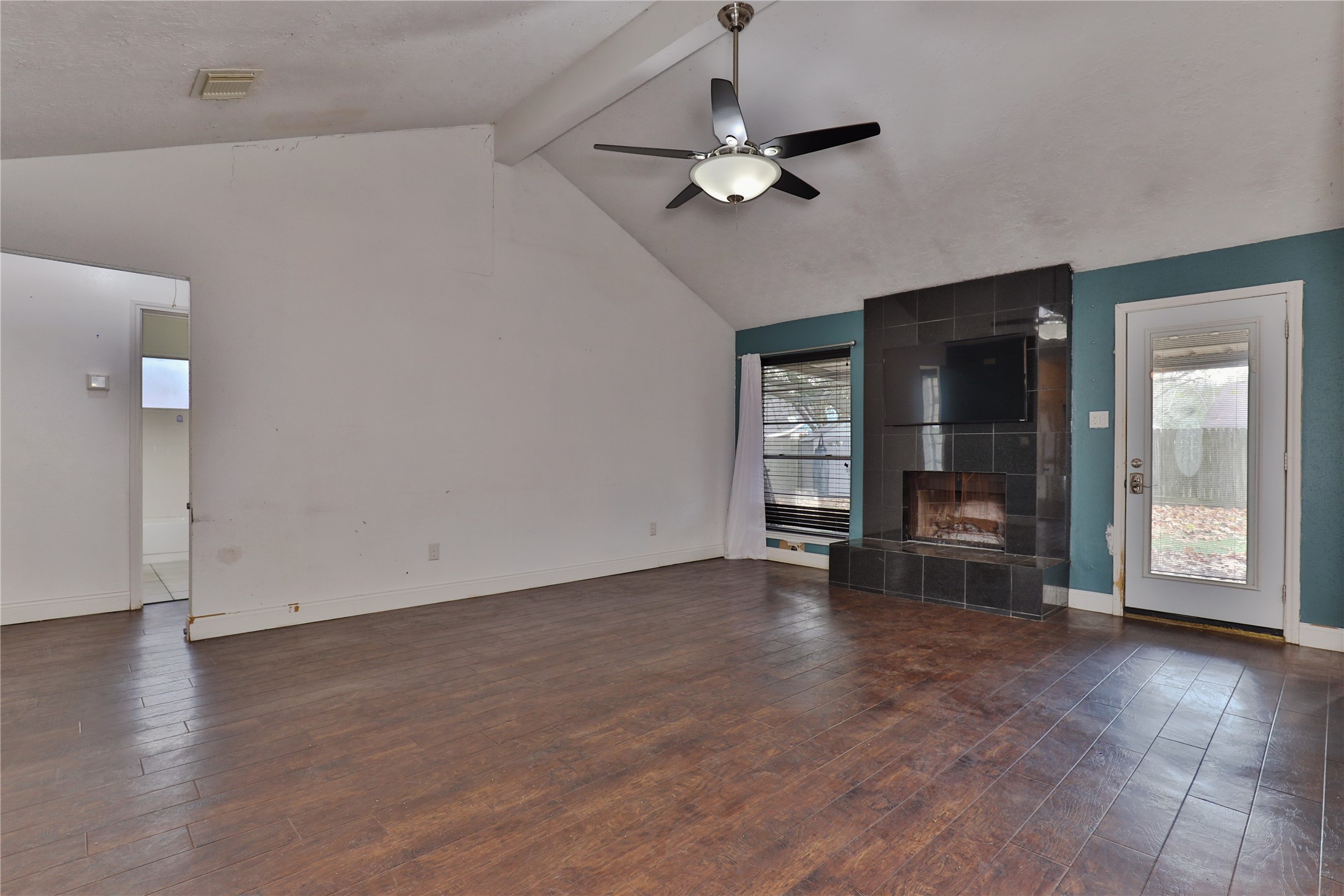 3 Ranch House Loop Angleton, TX 77515 - Photo 7 of 25 an empty room with wooden floor and mirror