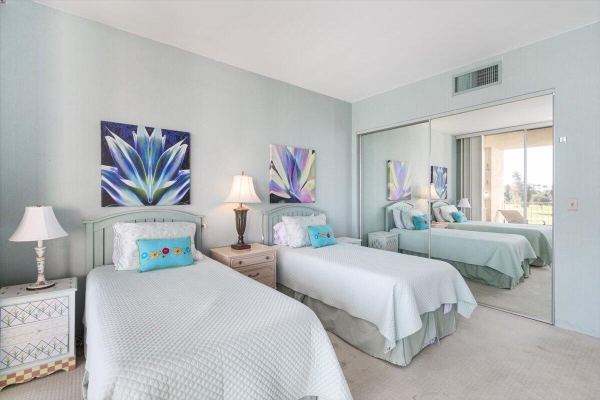 900 Island Drive, Unit 313 Rancho Mirage, CA 92270 - Photo 38 of 62 a bedroom with two beds and a large window