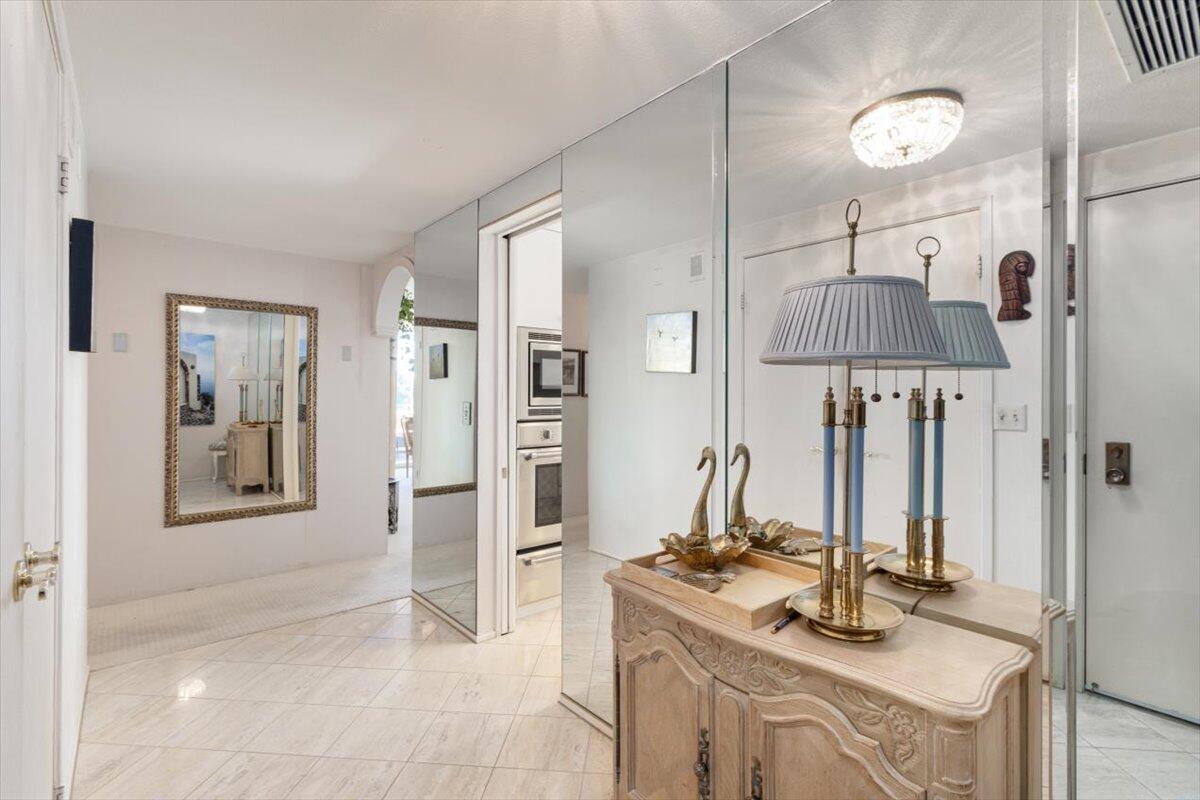 900 Island Drive, Unit 313 Rancho Mirage, CA 92270 - Photo 4 of 62 004-2B9A5907