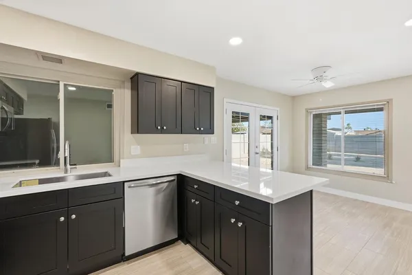 $1,900 | 3743 West Acoma Drive, Phoenix, AZ 85053