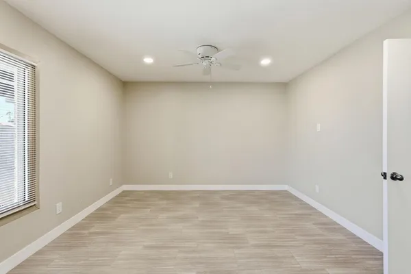 $1,900 | 3743 West Acoma Drive, Phoenix, AZ 85053