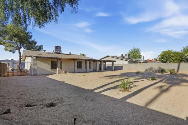 $1,900 | 3743 West Acoma Drive, Phoenix, AZ 85053