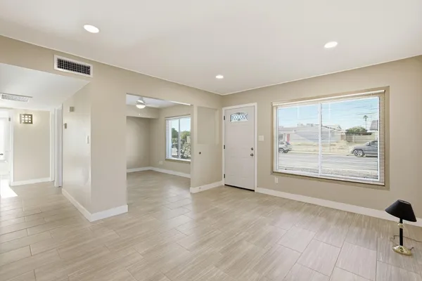 $1,900 | 3743 West Acoma Drive, Phoenix, AZ 85053