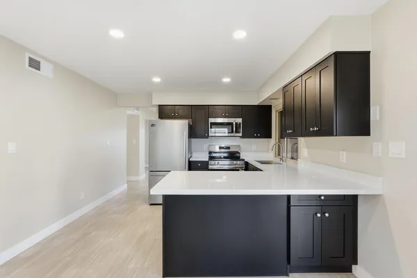 $1,900 | 3743 West Acoma Drive, Phoenix, AZ 85053