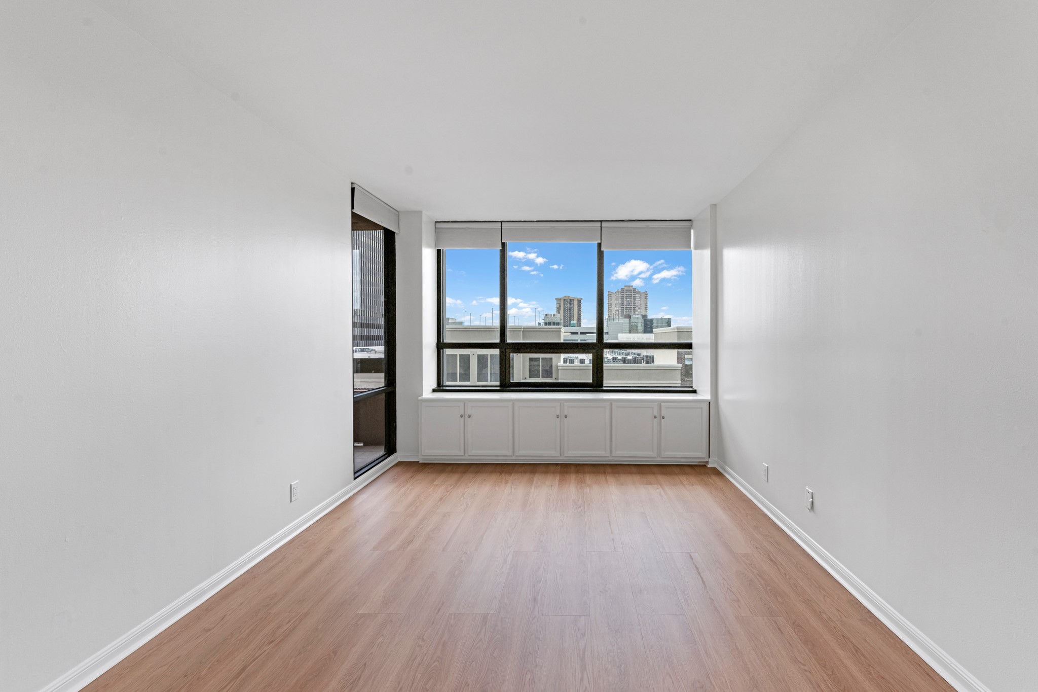 5150 Hidalgo Street, Unit 805 Houston, TX 77056 - Photo 12 of 31 Primary bedroom with built-in storage and a private door to the balcony.