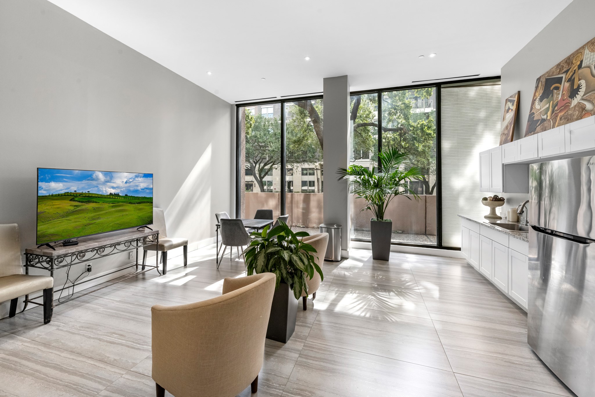 5150 Hidalgo Street, Unit 805 Houston, TX 77056 - Photo 24 of 31 Great sitting area to meet with clients.