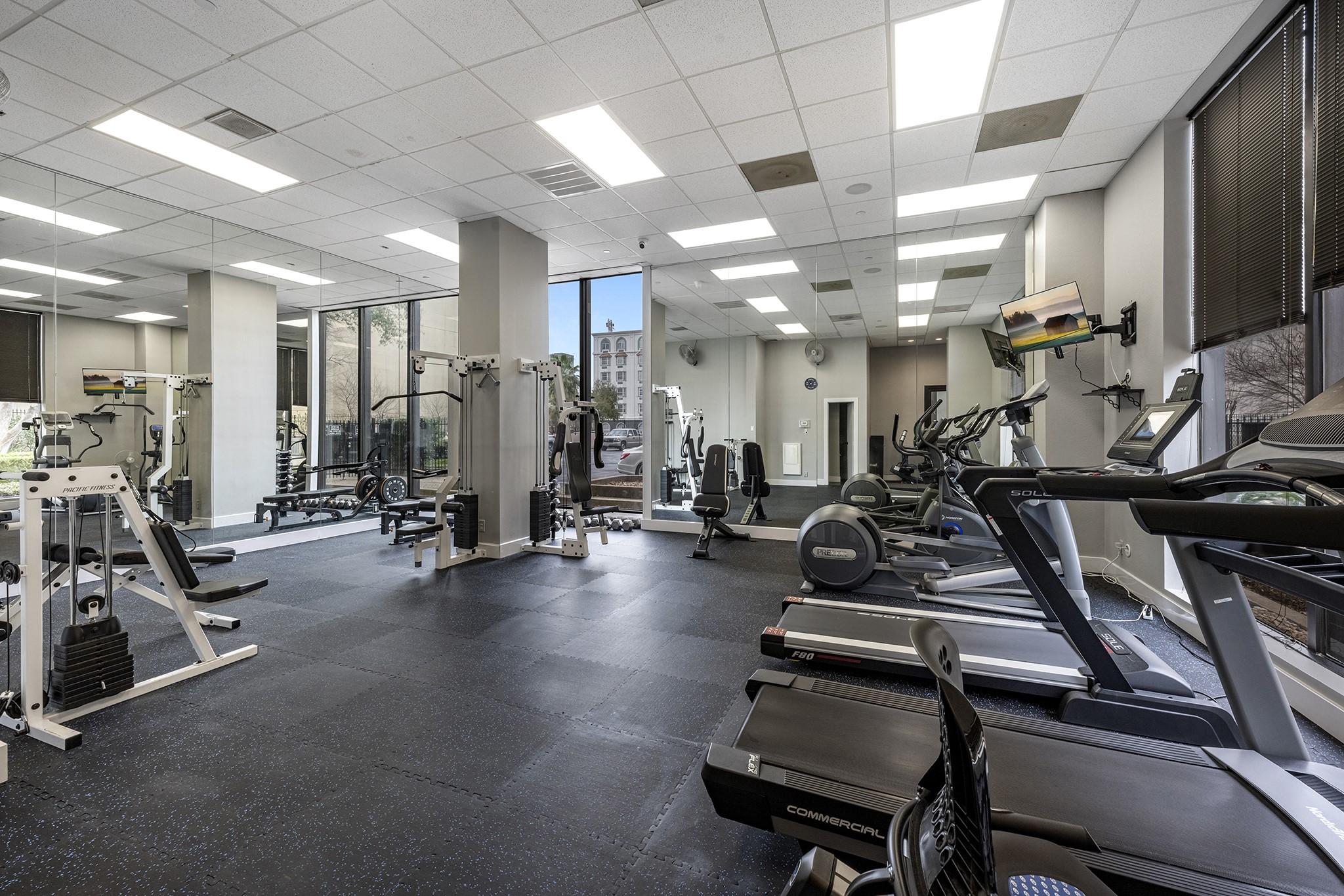 5150 Hidalgo Street, Unit 805 Houston, TX 77056 - Photo 29 of 31 Get your workout in without leaving the building.