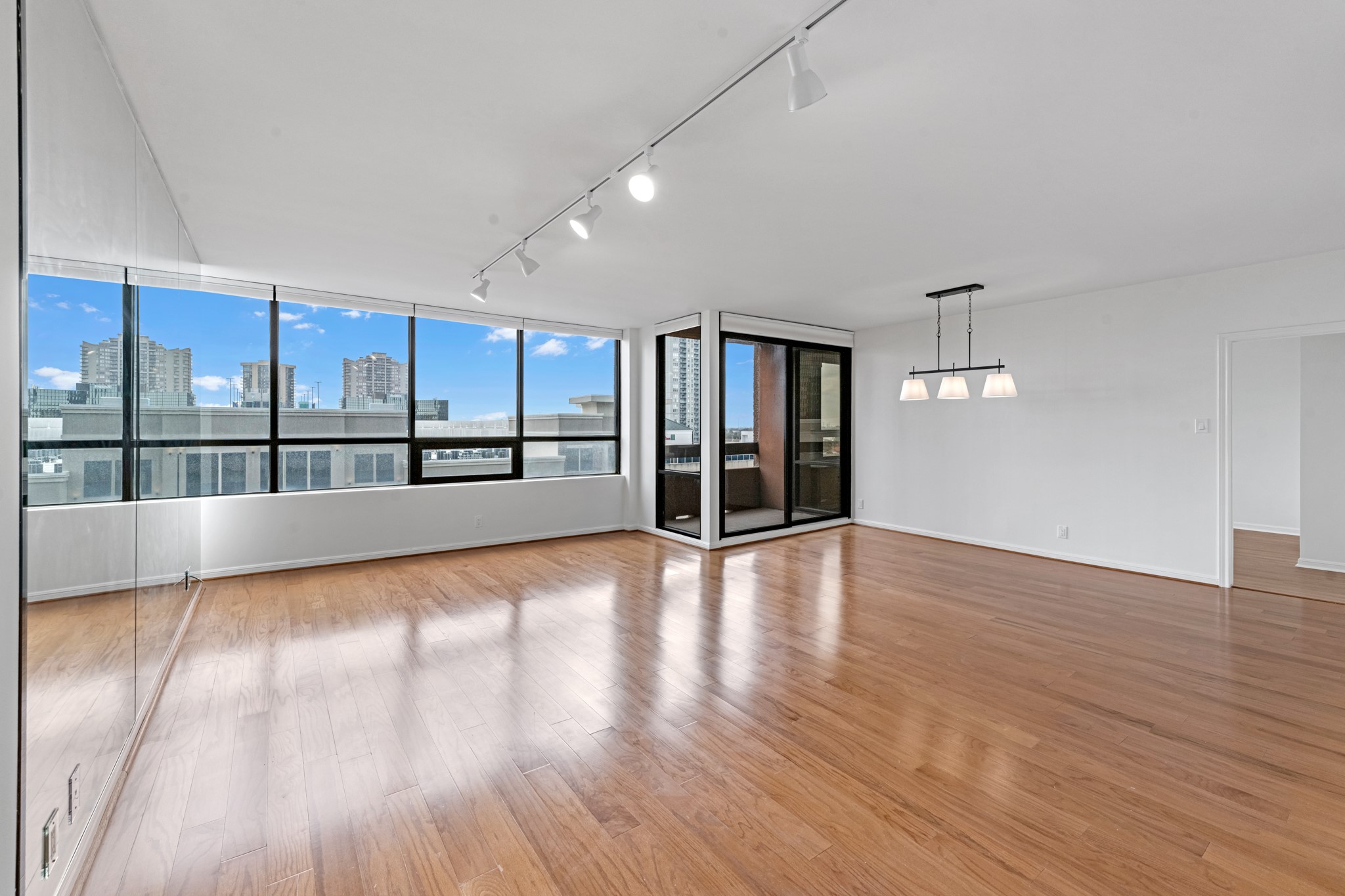 5150 Hidalgo Street, Unit 805 Houston, TX 77056 - Photo 4 of 31 Standing at the entry door facing the wall of windows.