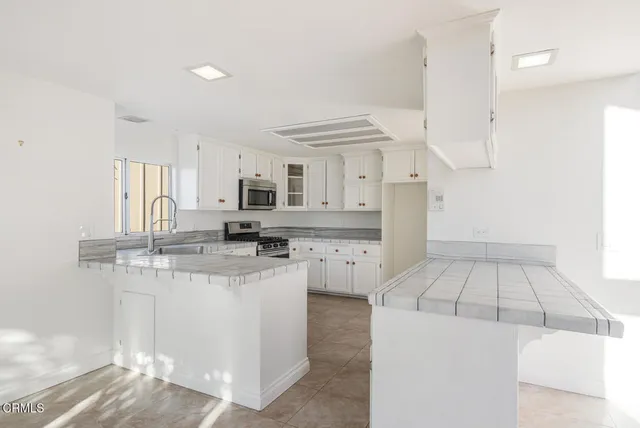 $1,599,000 | 5124 Beachcomber Street, Oxnard, CA 93035