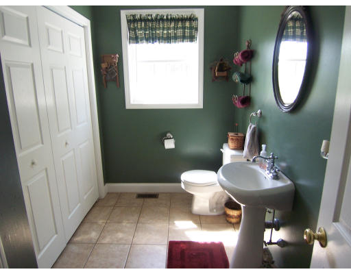 28 H Foote Road Charlton, MA 01507 - Photo 8 of 30 Gallery Image 8