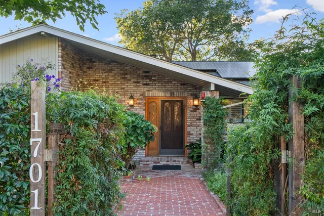 $1,550,000 | 1701 Meek Avenue, Napa, CA 94559